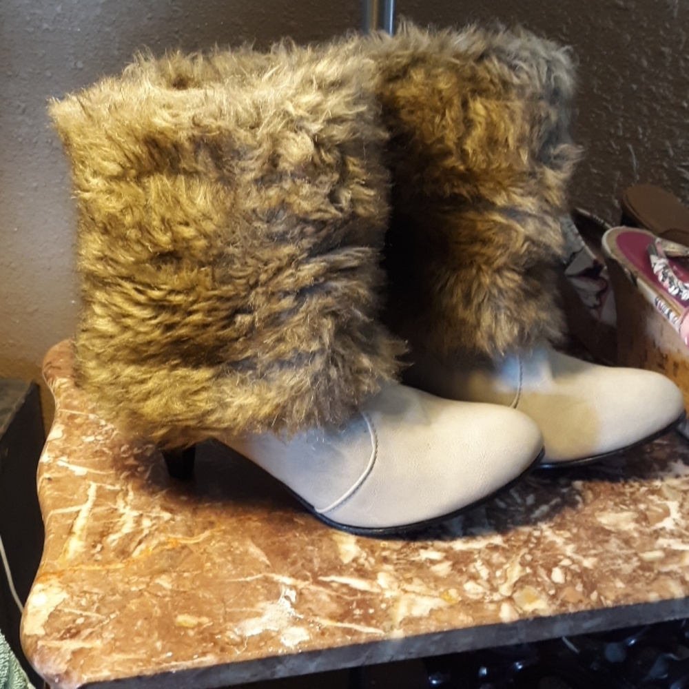 Fur cuff boot